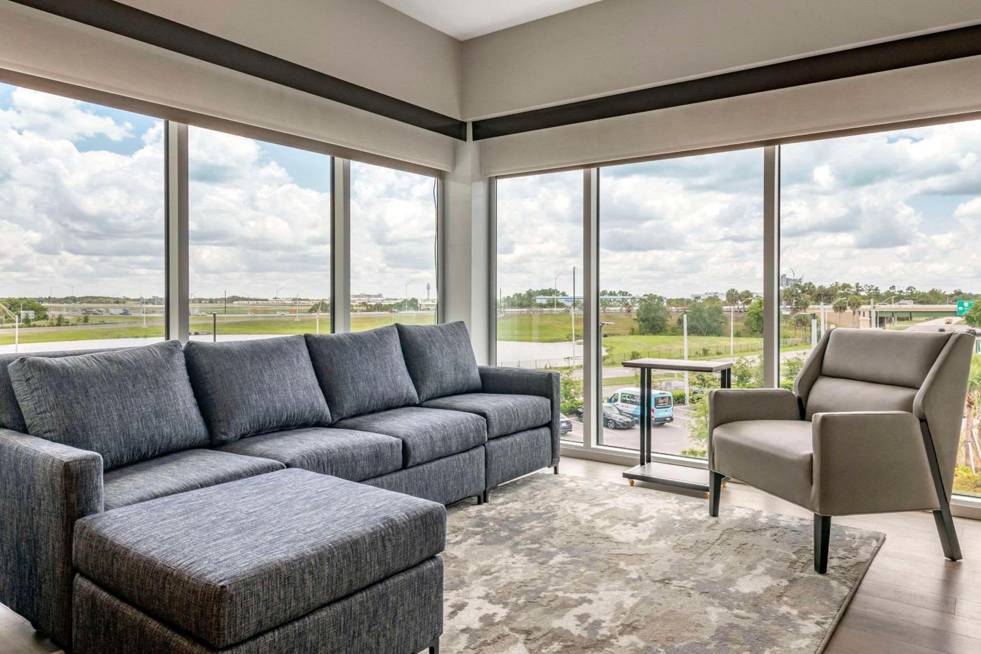 Cambria Hotel Orlando Airport エクステリア 写真